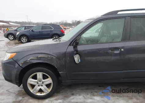 2010 Subaru Forester 2.5X Premium из США, поврежденный, VIN JF2SH6CC9AH723991